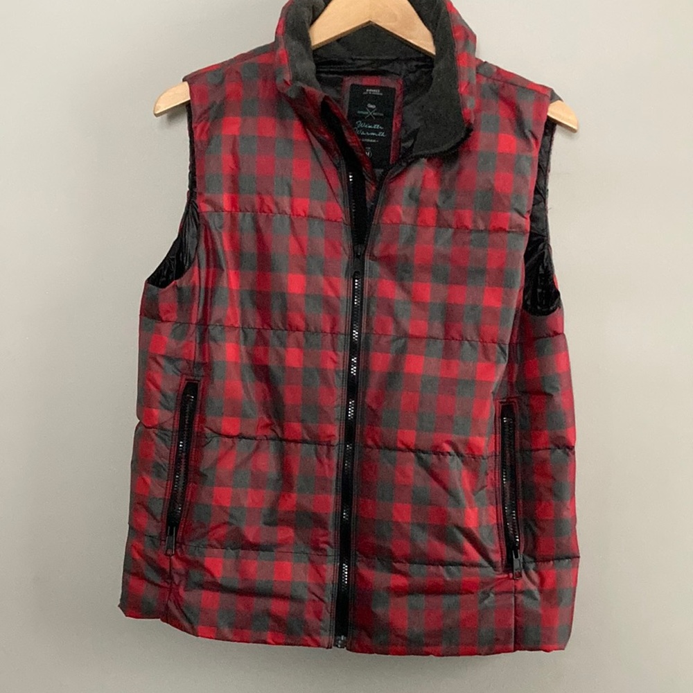 GAP Buffalo Plaid down vest Excellent condition! Size medium. Warm and cozy.
